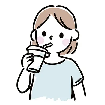 ストローを使ってカップの飲み物を飲んでいる女性（女の子）の無料イラスト。