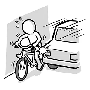 壁のある狭い道で自動車と自転車がすれ違いざまに接触する場面