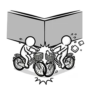 見通しの悪い曲がり角で自転車同士が出会い頭に衝突し荷物が飛ぶ場面