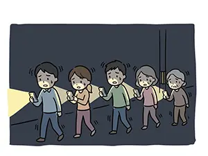 停電した暗闇の中、スマートフォンを持った人々がライトで足元を照らしながら一列で歩いて避難するイラスト
