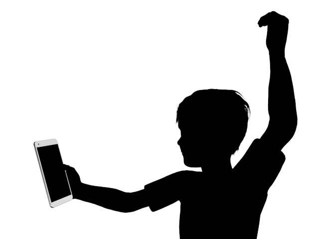 カメラの画質｜自撮り｜スマホ - スマホ / イラスト / アプリケーション / 写真 / フリー素材 / モバイル / フォト / サーバー / ネット